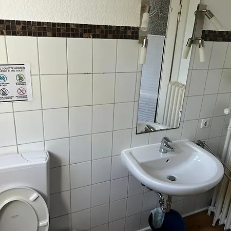 Zentral Gelegene 3 Zimmerwohnung Mit Zwei Schlafzimmern Ideal Fuer Monteure *