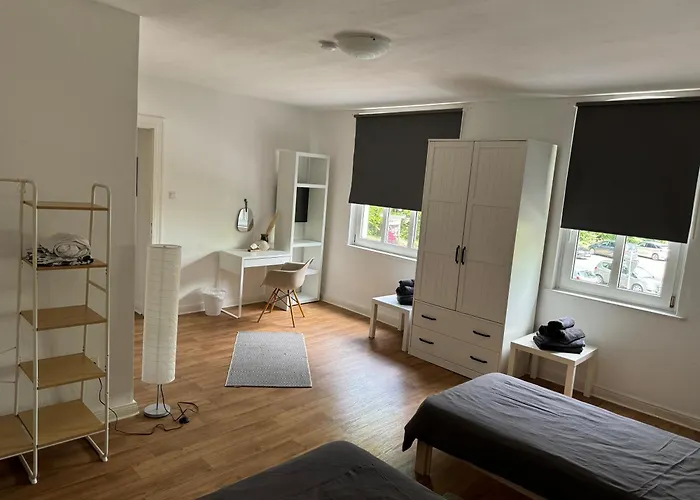 Zentral Gelegene 3 Zimmerwohnung Mit Zwei Schlafzimmern Ideal Fuer Monteure 公寓