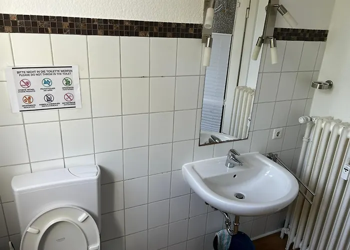 Zentral Gelegene 3 Zimmerwohnung Mit Zwei Schlafzimmern Ideal Fuer Monteure *